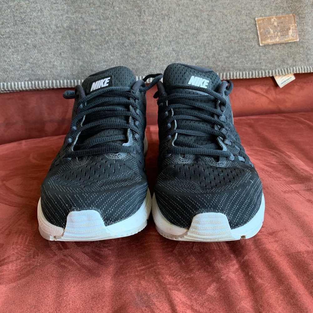 Women’s Nike Zoom Vomero 11, Size 8.5